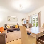 Guestready - Spacious Near Centre شقة *