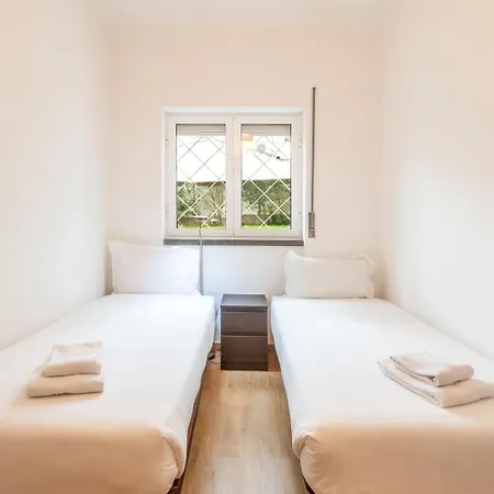 Апартаменты Guestready - Spacious Near Centre Кашкайш